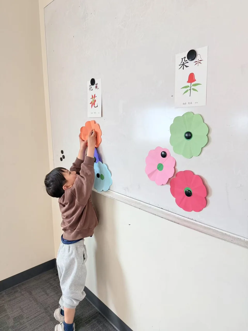 Learning Chinese words with flowers and pictures